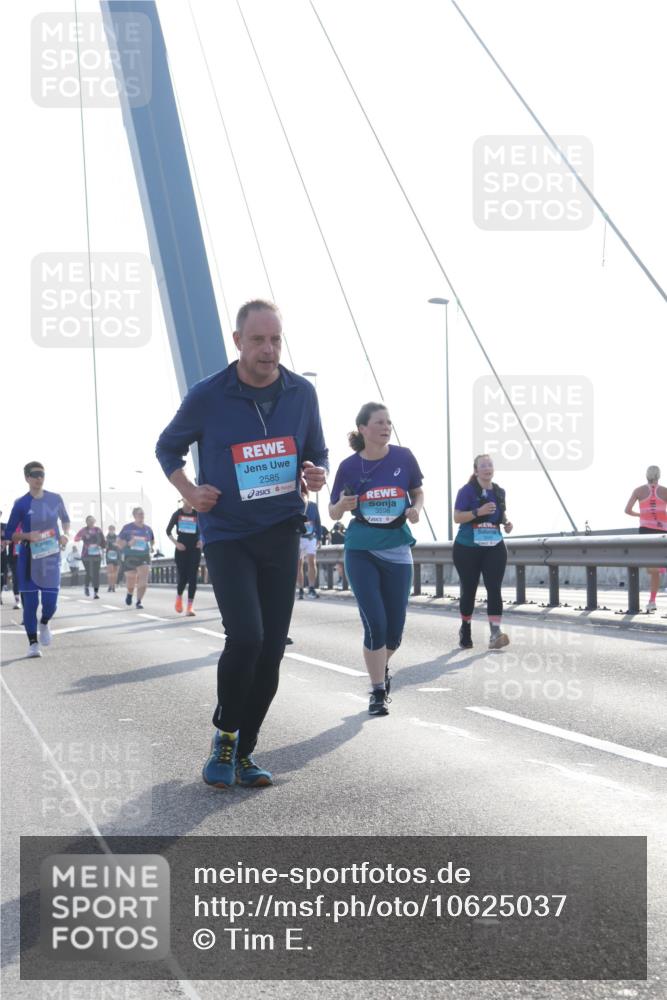 03.10.2026 - Köhlbrandbrückenlauf Tim E. http://msf.ph/oto/10625037 03.10.2026 09:41:20 Position 1 2585, 3598 meine-sportfotos.de