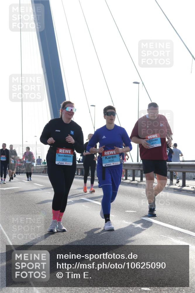 03.10.2026 - Köhlbrandbrückenlauf Tim E. http://msf.ph/oto/10625090 03.10.2026 09:41:23 Position 1 3657, 3656, 3624 meine-sportfotos.de