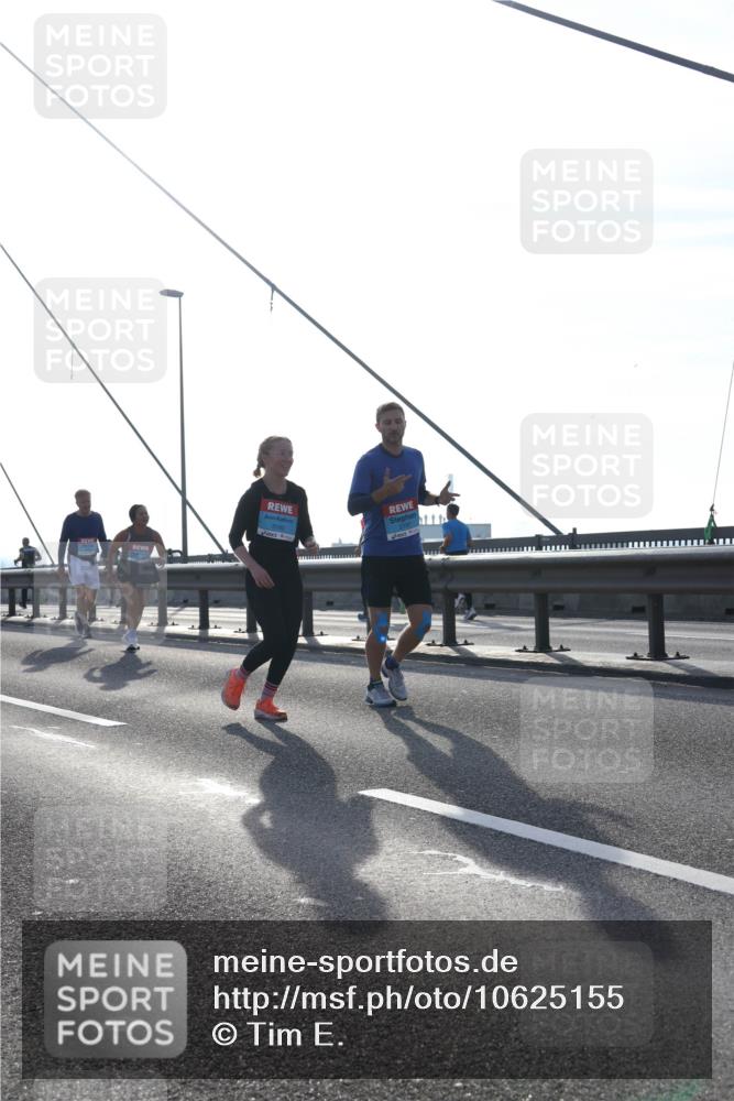 03.10.2026 - Köhlbrandbrückenlauf Tim E. http://msf.ph/oto/10625155 03.10.2026 09:41:29 Position 1  meine-sportfotos.de