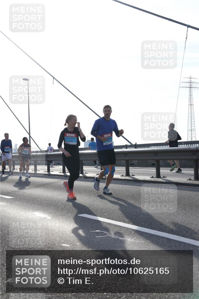 03.10.2026 - Köhlbrandbrückenlauf Tim E. http://msf.ph/oto/10625165 03.10.2026 09:41:29 Position 1  meine-sportfotos.de