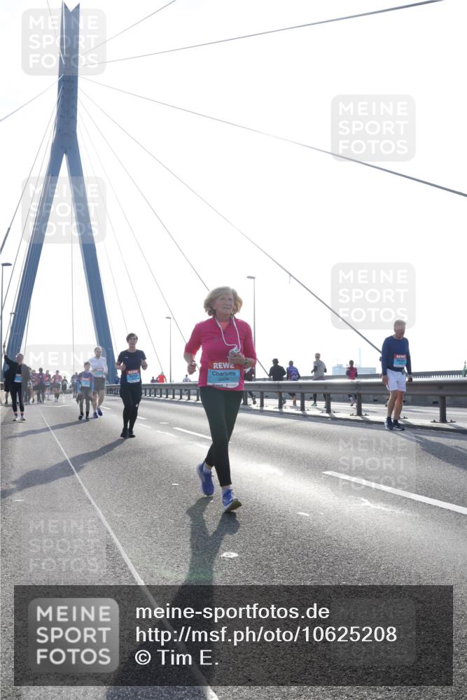 03.10.2026 - Köhlbrandbrückenlauf Tim E. http://msf.ph/oto/10625208 03.10.2026 09:41:34 Position 1  meine-sportfotos.de