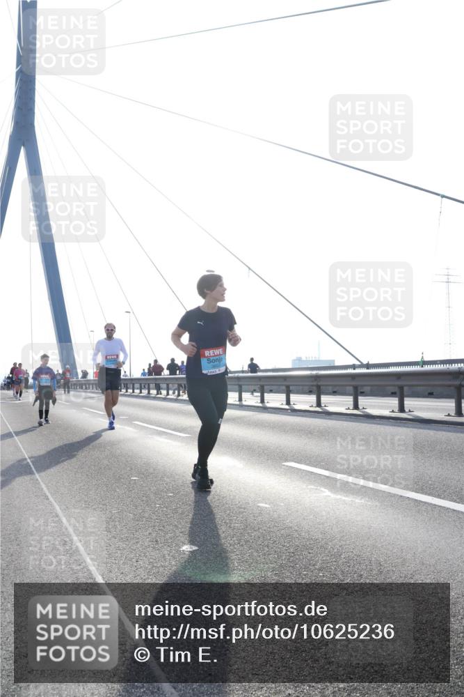 03.10.2026 - Köhlbrandbrückenlauf Tim E. http://msf.ph/oto/10625236 03.10.2026 09:41:36 Position 1  meine-sportfotos.de