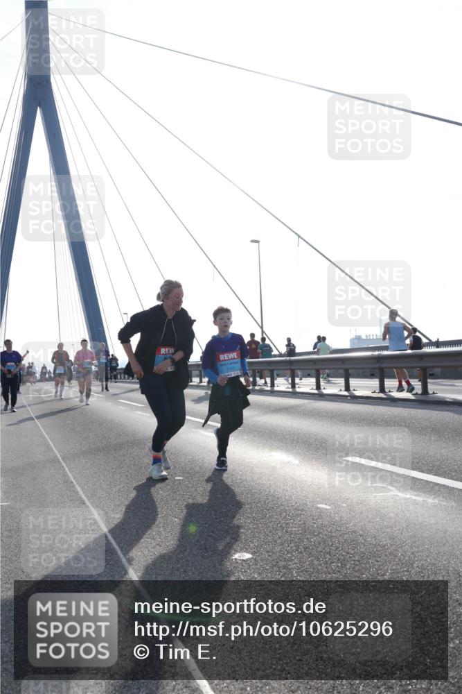 03.10.2026 - Köhlbrandbrückenlauf Tim E. http://msf.ph/oto/10625296 03.10.2026 09:41:41 Position 1  meine-sportfotos.de