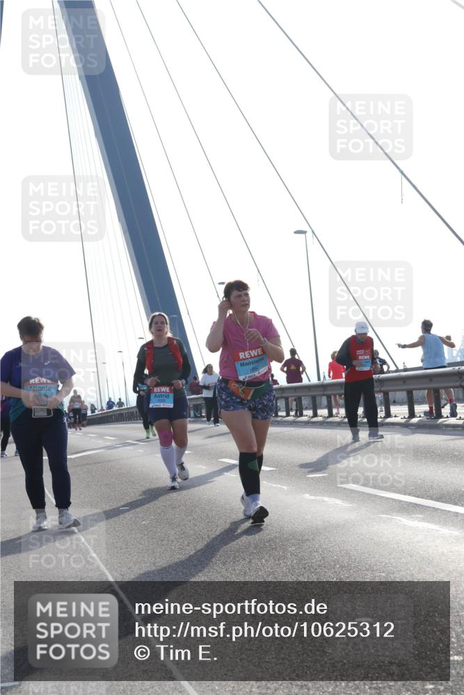 03.10.2026 - Köhlbrandbrückenlauf Tim E. http://msf.ph/oto/10625312 03.10.2026 09:41:44 Position 1 1852 meine-sportfotos.de
