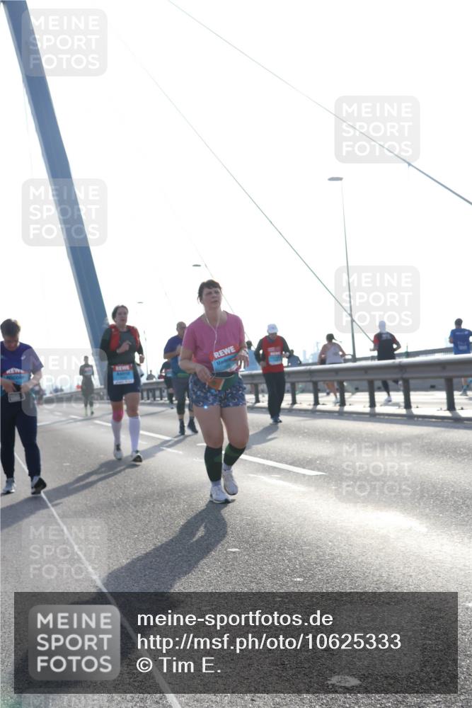 03.10.2026 - Köhlbrandbrückenlauf Tim E. http://msf.ph/oto/10625333 03.10.2026 09:41:45 Position 1  meine-sportfotos.de