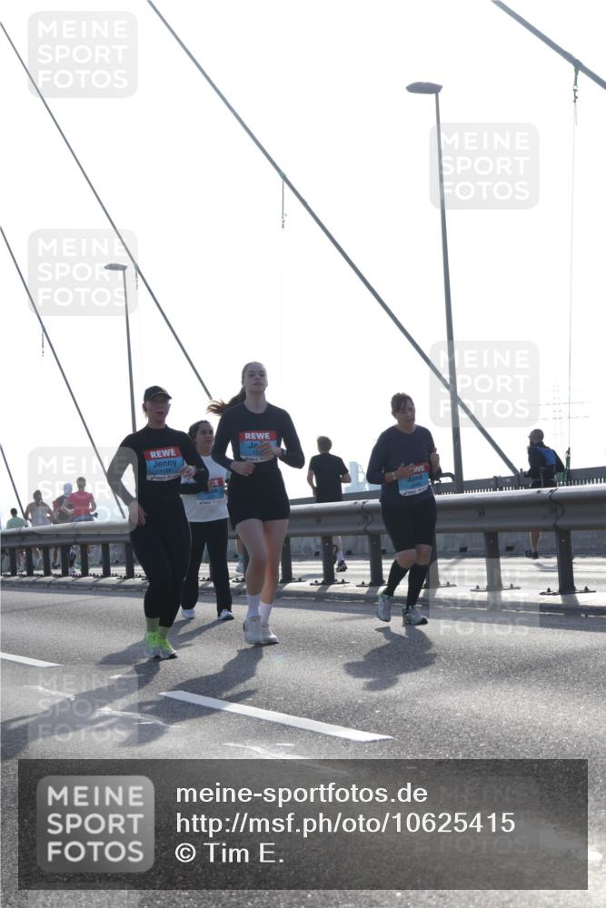 03.10.2026 - Köhlbrandbrückenlauf Tim E. http://msf.ph/oto/10625415 03.10.2026 09:41:52 Position 1  meine-sportfotos.de