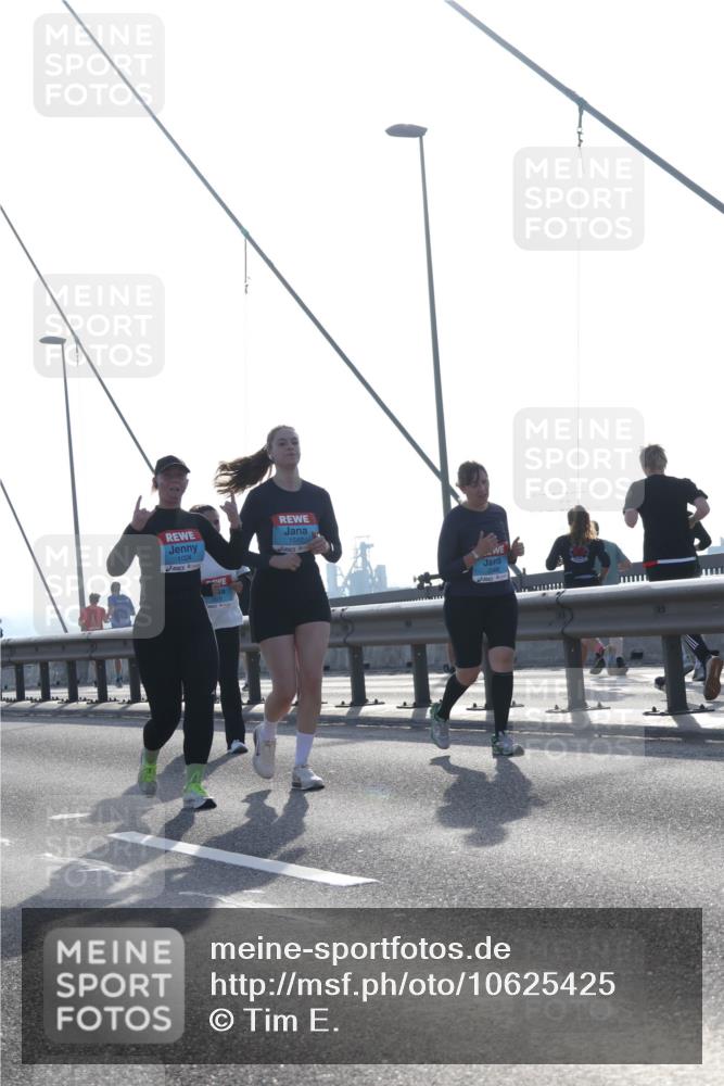 03.10.2026 - Köhlbrandbrückenlauf Tim E. http://msf.ph/oto/10625425 03.10.2026 09:41:53 Position 1 1024, 1517 meine-sportfotos.de