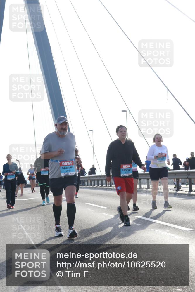 03.10.2026 - Köhlbrandbrückenlauf Tim E. http://msf.ph/oto/10625520 03.10.2026 09:42:01 Position 1 2802, 1275 meine-sportfotos.de
