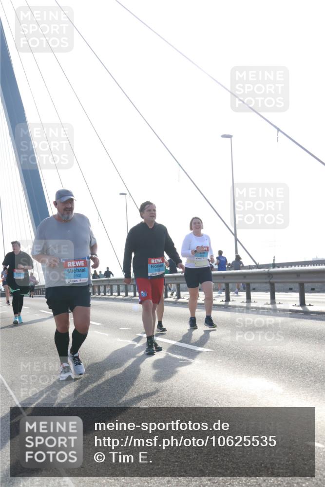 03.10.2026 - Köhlbrandbrückenlauf Tim E. http://msf.ph/oto/10625535 03.10.2026 09:42:02 Position 1 2802 meine-sportfotos.de