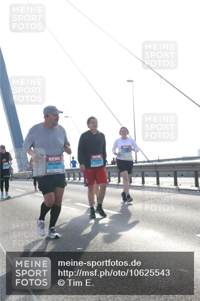 03.10.2026 - Köhlbrandbrückenlauf Tim E. http://msf.ph/oto/10625543 03.10.2026 09:42:02 Position 1 2802, 1275 meine-sportfotos.de