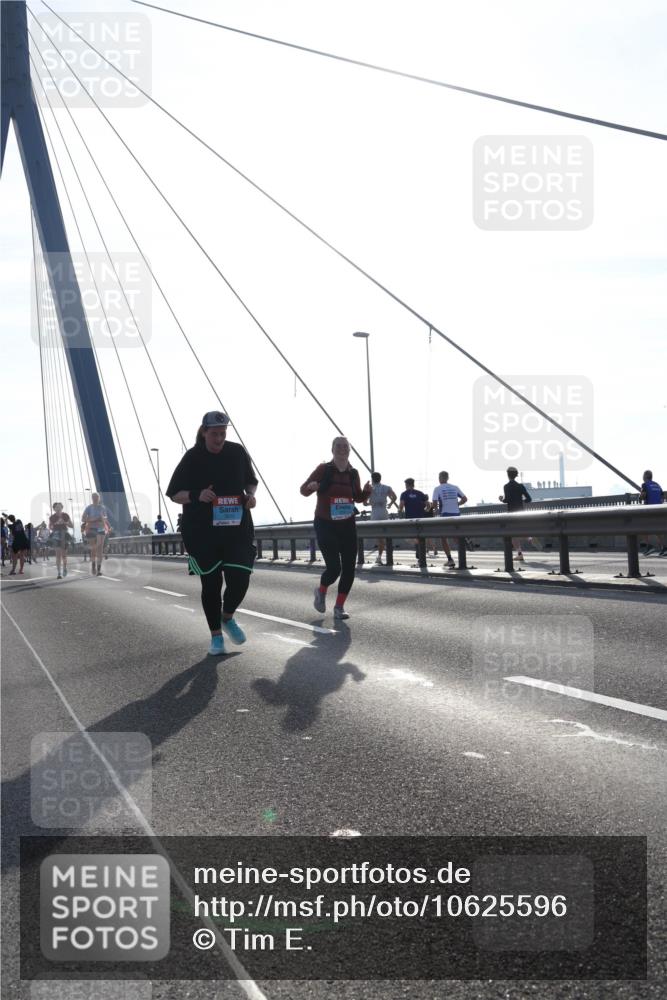 03.10.2026 - Köhlbrandbrückenlauf Tim E. http://msf.ph/oto/10625596 03.10.2026 09:42:06 Position 1  meine-sportfotos.de