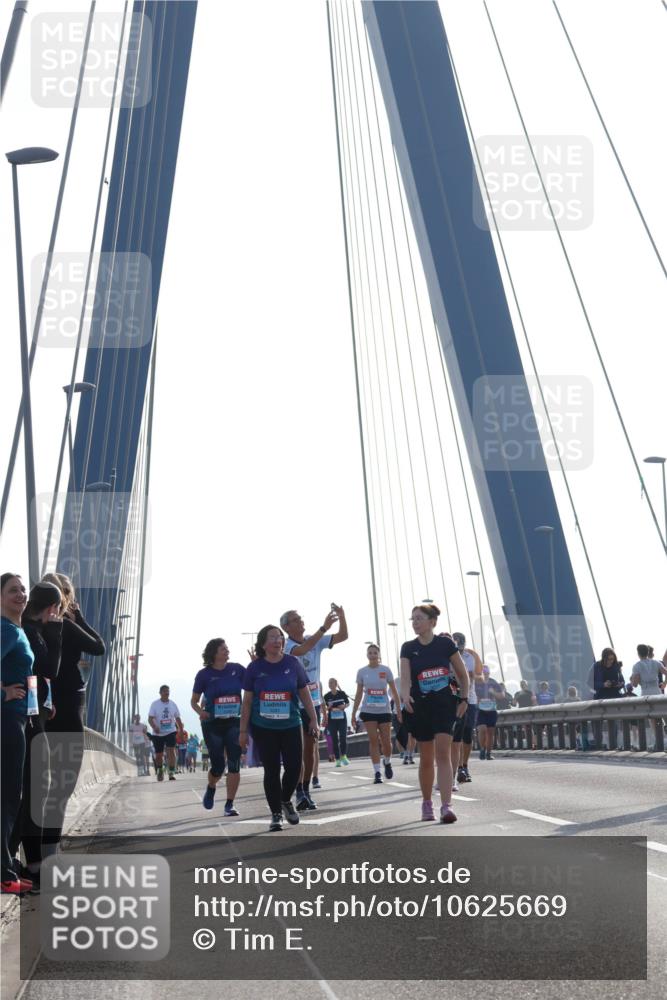 03.10.2026 - Köhlbrandbrückenlauf Tim E. http://msf.ph/oto/10625669 03.10.2026 09:42:14 Position 1  meine-sportfotos.de