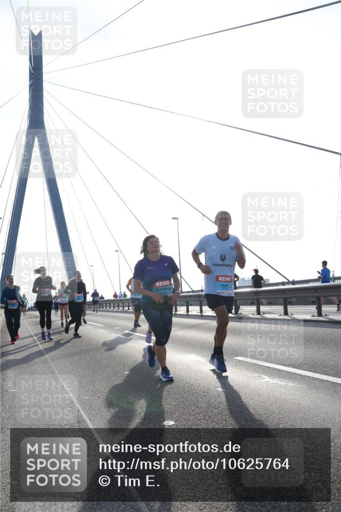 03.10.2026 - Köhlbrandbrückenlauf Tim E. http://msf.ph/oto/10625764 03.10.2026 09:42:24 Position 1  meine-sportfotos.de
