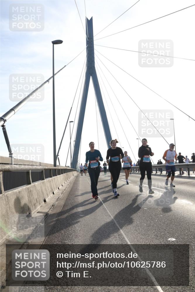 03.10.2026 - Köhlbrandbrückenlauf Tim E. http://msf.ph/oto/10625786 03.10.2026 09:42:25 Position 1  meine-sportfotos.de