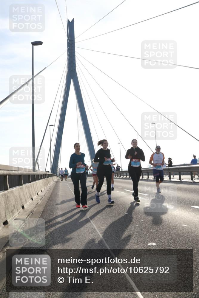 03.10.2026 - Köhlbrandbrückenlauf Tim E. http://msf.ph/oto/10625792 03.10.2026 09:42:26 Position 1  meine-sportfotos.de