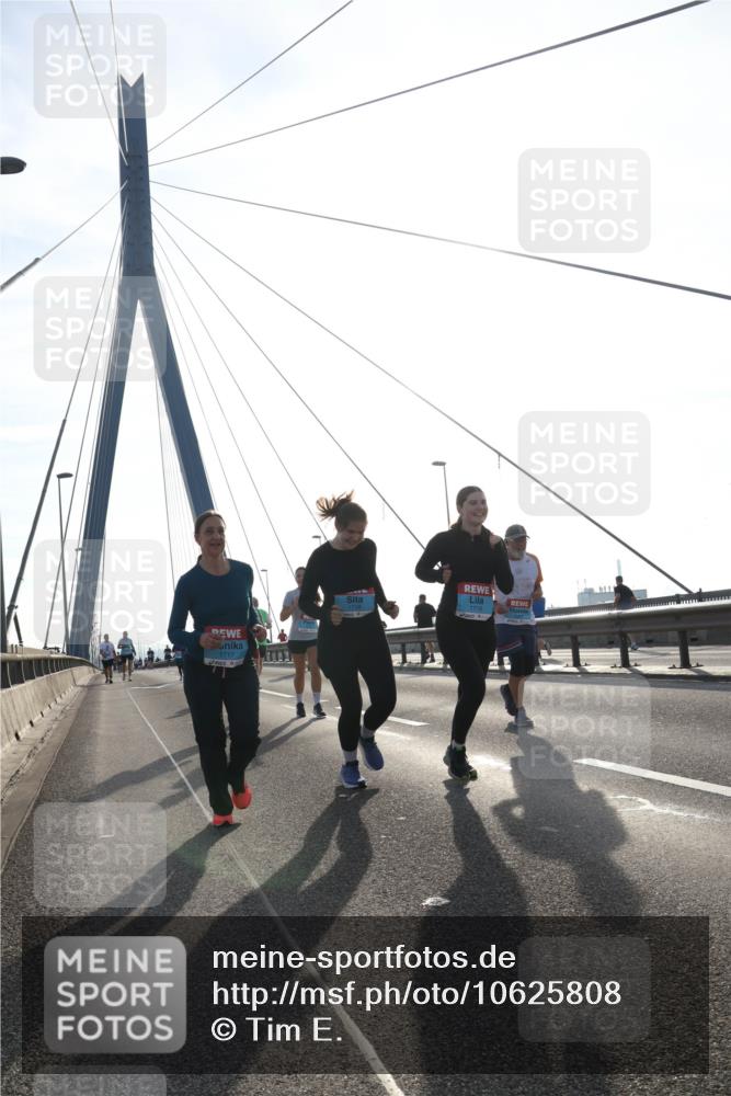 03.10.2026 - Köhlbrandbrückenlauf Tim E. http://msf.ph/oto/10625808 03.10.2026 09:42:26 Position 1 1717 meine-sportfotos.de