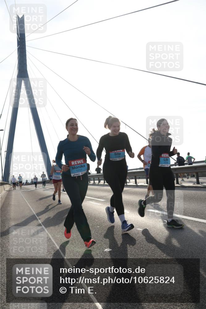03.10.2026 - Köhlbrandbrückenlauf Tim E. http://msf.ph/oto/10625824 03.10.2026 09:42:27 Position 1 1717, 1718, 1719 meine-sportfotos.de