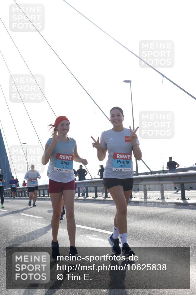 03.10.2026 - Köhlbrandbrückenlauf Tim E. http://msf.ph/oto/10625838 03.10.2026 09:42:28 Position 1 52, 1, 1175, 2003 meine-sportfotos.de
