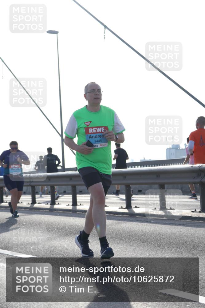 03.10.2026 - Köhlbrandbrückenlauf Tim E. http://msf.ph/oto/10625872 03.10.2026 09:42:31 Position 1 1445 meine-sportfotos.de