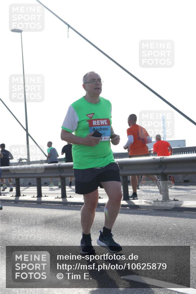 03.10.2026 - Köhlbrandbrückenlauf Tim E. http://msf.ph/oto/10625879 03.10.2026 09:42:31 Position 1 45 meine-sportfotos.de