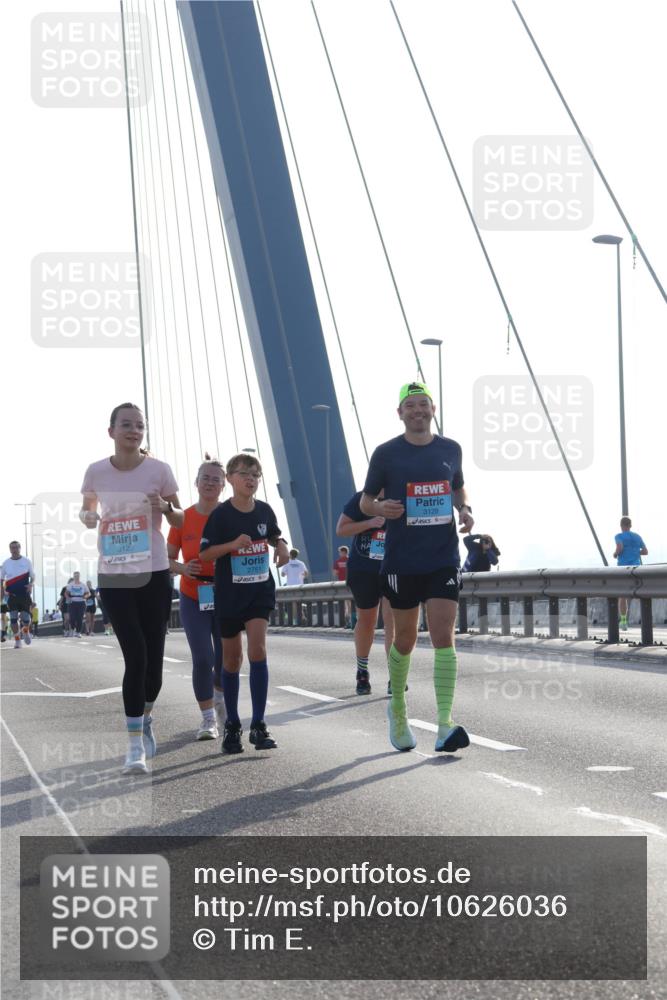 03.10.2026 - Köhlbrandbrückenlauf Tim E. http://msf.ph/oto/10626036 03.10.2026 09:42:52 Position 1 3129, 2751, 3128 meine-sportfotos.de