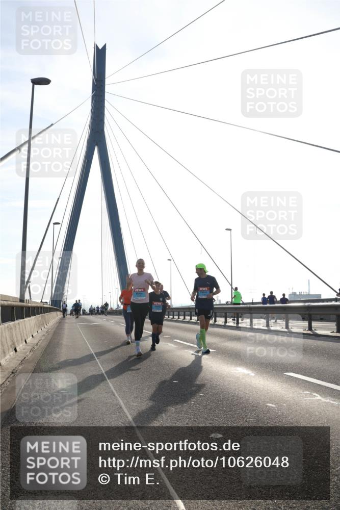 03.10.2026 - Köhlbrandbrückenlauf Tim E. http://msf.ph/oto/10626048 03.10.2026 09:42:55 Position 1  meine-sportfotos.de