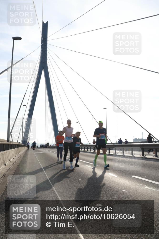 03.10.2026 - Köhlbrandbrückenlauf Tim E. http://msf.ph/oto/10626054 03.10.2026 09:42:55 Position 1  meine-sportfotos.de