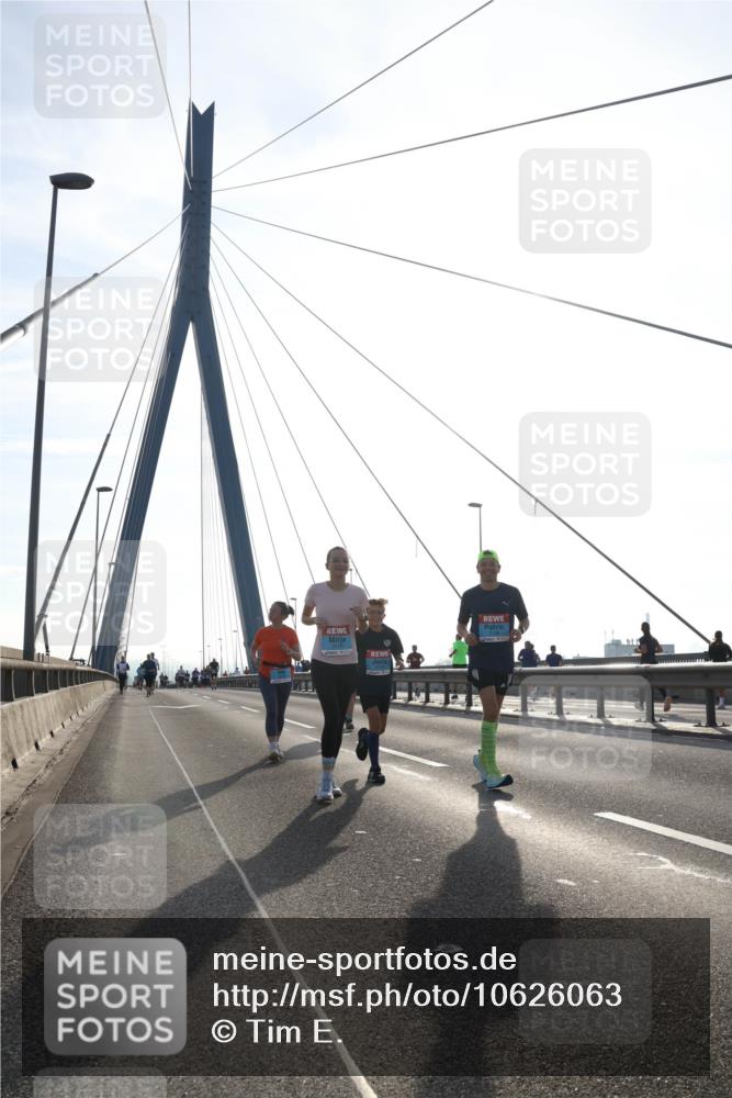 03.10.2026 - Köhlbrandbrückenlauf Tim E. http://msf.ph/oto/10626063 03.10.2026 09:42:55 Position 1  meine-sportfotos.de