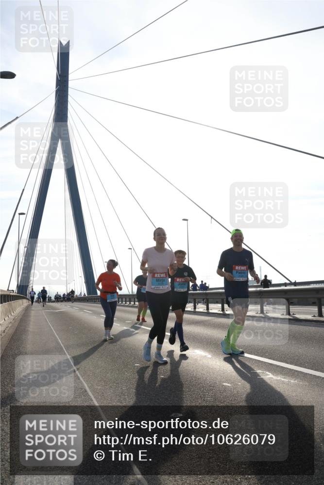 03.10.2026 - Köhlbrandbrückenlauf Tim E. http://msf.ph/oto/10626079 03.10.2026 09:42:56 Position 1  meine-sportfotos.de