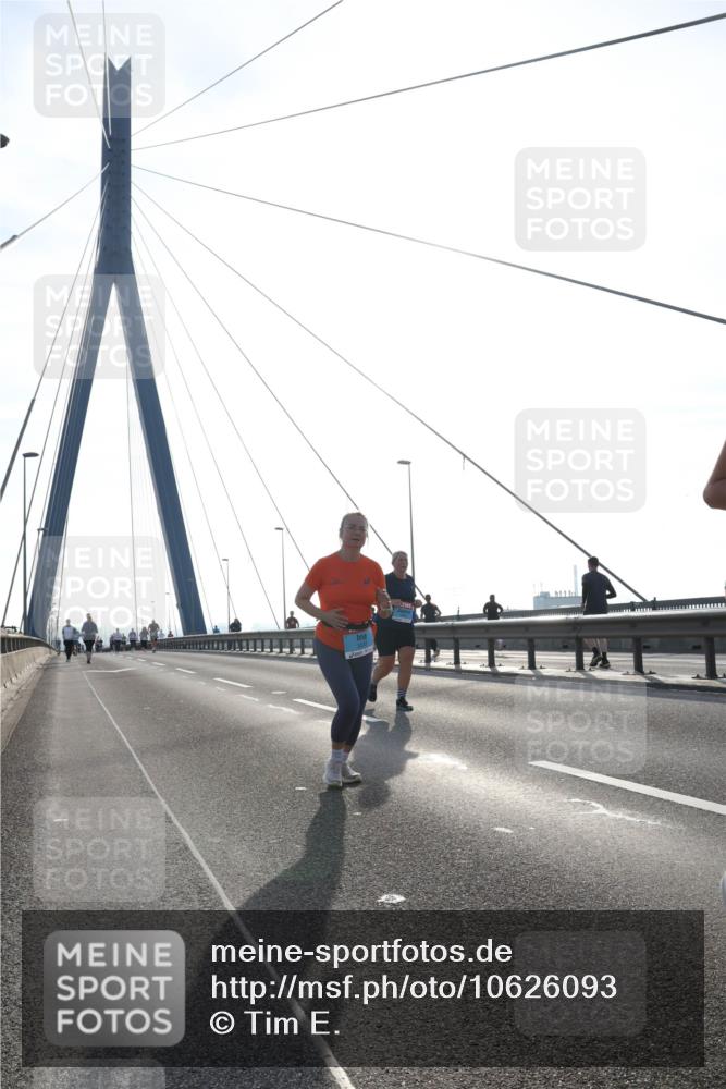 03.10.2026 - Köhlbrandbrückenlauf Tim E. http://msf.ph/oto/10626093 03.10.2026 09:42:57 Position 1  meine-sportfotos.de