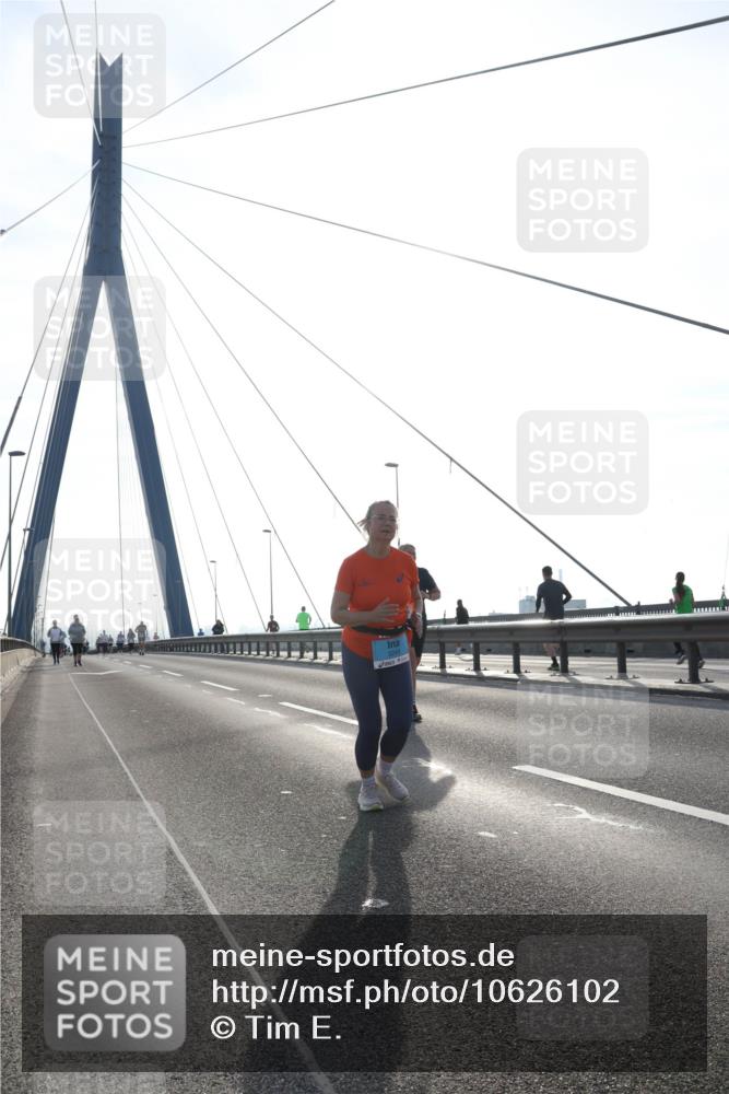03.10.2026 - Köhlbrandbrückenlauf Tim E. http://msf.ph/oto/10626102 03.10.2026 09:42:58 Position 1  meine-sportfotos.de