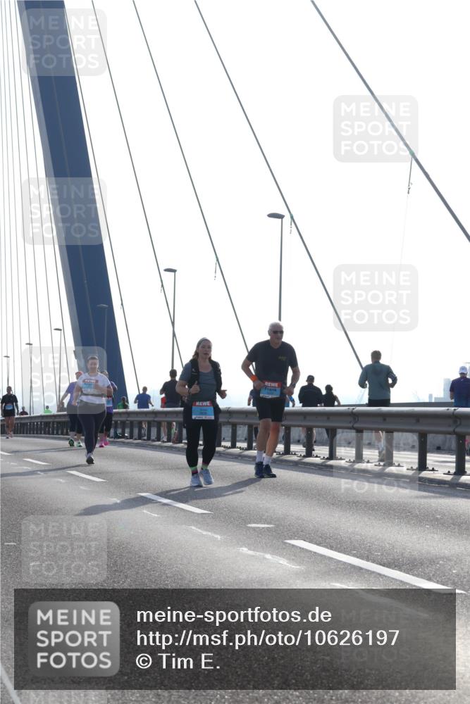 03.10.2026 - Köhlbrandbrückenlauf Tim E. http://msf.ph/oto/10626197 03.10.2026 09:43:14 Position 1  meine-sportfotos.de