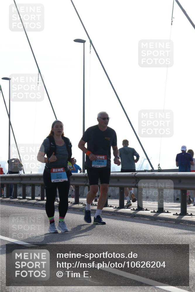 03.10.2026 - Köhlbrandbrückenlauf Tim E. http://msf.ph/oto/10626204 03.10.2026 09:43:15 Position 1 3839, 3319 meine-sportfotos.de