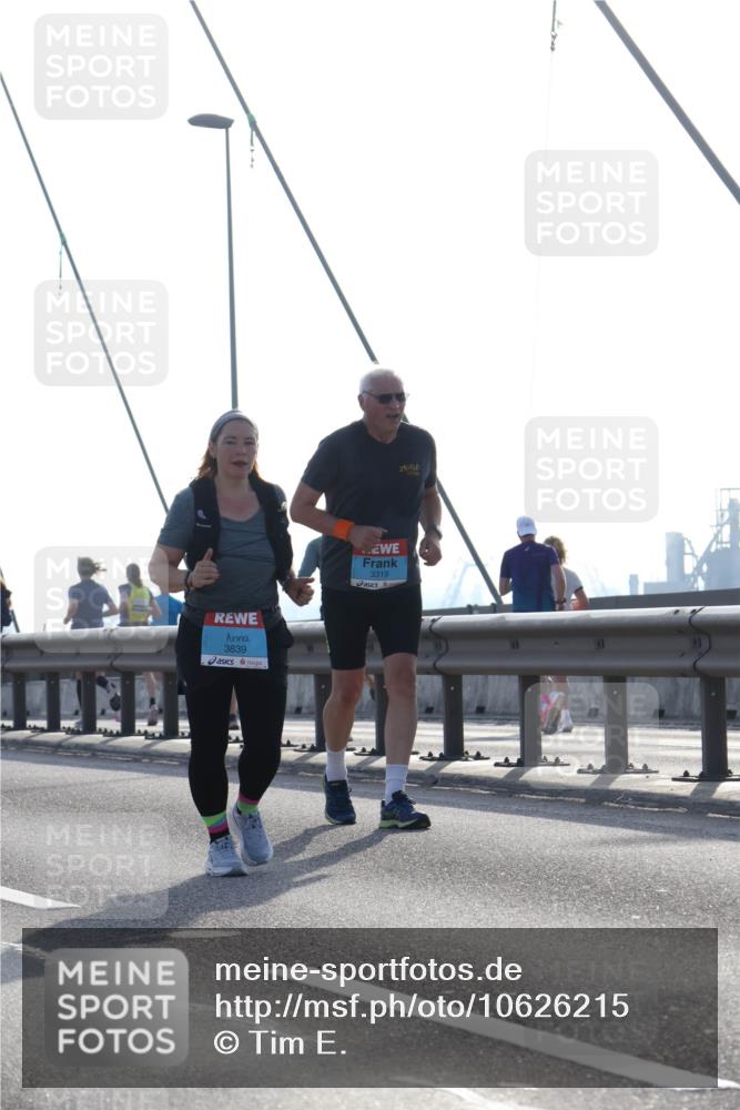 03.10.2026 - Köhlbrandbrückenlauf Tim E. http://msf.ph/oto/10626215 03.10.2026 09:43:15 Position 1 3839, 3319 meine-sportfotos.de