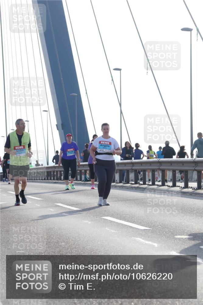 03.10.2026 - Köhlbrandbrückenlauf Tim E. http://msf.ph/oto/10626220 03.10.2026 09:43:16 Position 1  meine-sportfotos.de