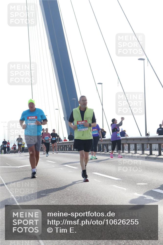 03.10.2026 - Köhlbrandbrückenlauf Tim E. http://msf.ph/oto/10626255 03.10.2026 09:43:21 Position 1 3661, 3678 meine-sportfotos.de