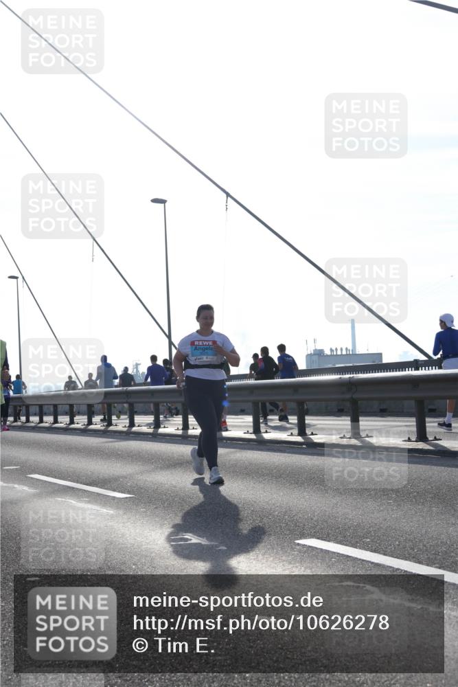 03.10.2026 - Köhlbrandbrückenlauf Tim E. http://msf.ph/oto/10626278 03.10.2026 09:43:23 Position 1  meine-sportfotos.de
