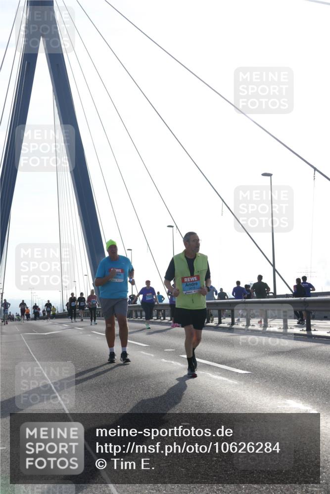 03.10.2026 - Köhlbrandbrückenlauf Tim E. http://msf.ph/oto/10626284 03.10.2026 09:43:24 Position 1  meine-sportfotos.de