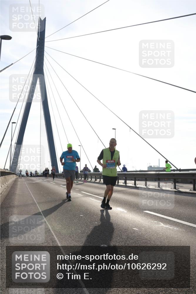 03.10.2026 - Köhlbrandbrückenlauf Tim E. http://msf.ph/oto/10626292 03.10.2026 09:43:25 Position 1  meine-sportfotos.de