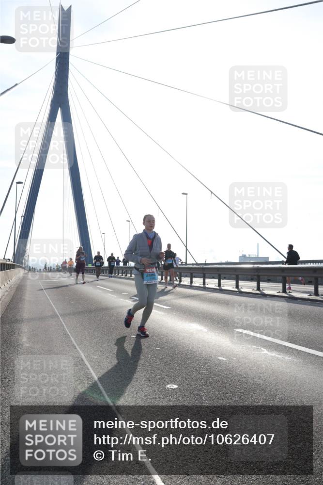 03.10.2026 - Köhlbrandbrückenlauf Tim E. http://msf.ph/oto/10626407 03.10.2026 09:43:43 Position 1  meine-sportfotos.de