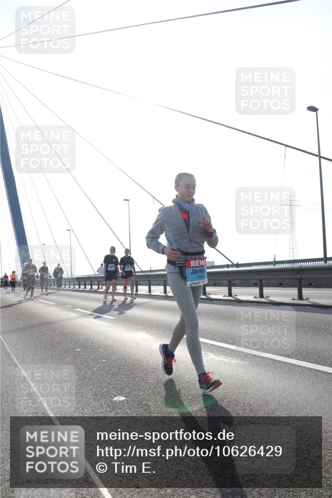 03.10.2026 - Köhlbrandbrückenlauf Tim E. http://msf.ph/oto/10626429 03.10.2026 09:43:44 Position 1 1995 meine-sportfotos.de