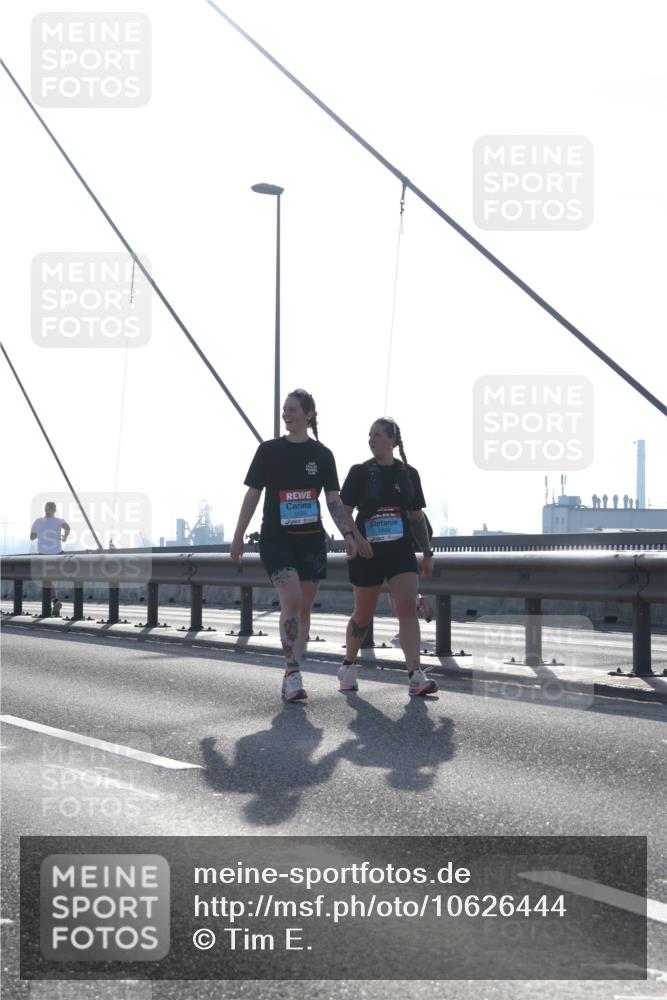 03.10.2026 - Köhlbrandbrückenlauf Tim E. http://msf.ph/oto/10626444 03.10.2026 09:43:45 Position 1  meine-sportfotos.de
