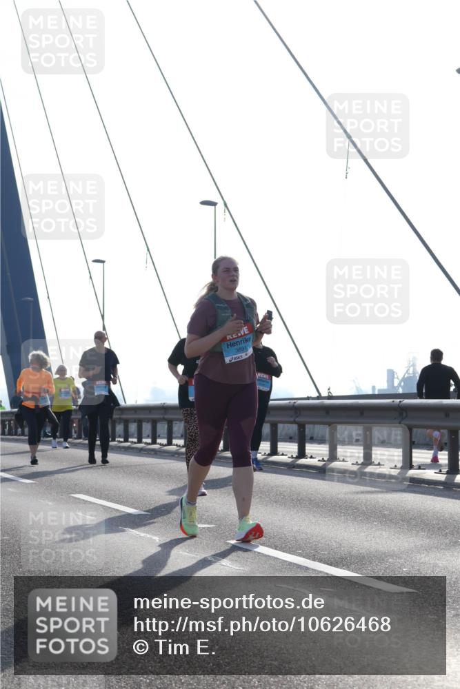 03.10.2026 - Köhlbrandbrückenlauf Tim E. http://msf.ph/oto/10626468 03.10.2026 09:43:47 Position 1 3691 meine-sportfotos.de