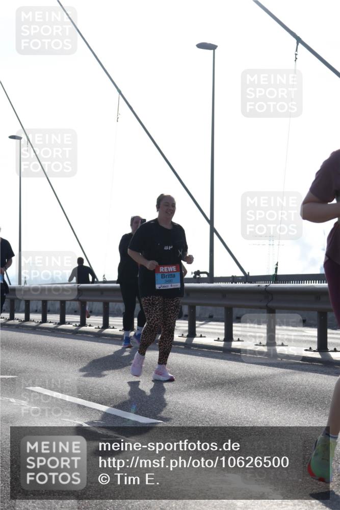 03.10.2026 - Köhlbrandbrückenlauf Tim E. http://msf.ph/oto/10626500 03.10.2026 09:43:50 Position 1 3490 meine-sportfotos.de