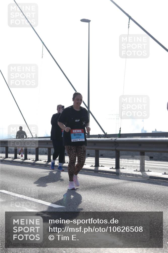 03.10.2026 - Köhlbrandbrückenlauf Tim E. http://msf.ph/oto/10626508 03.10.2026 09:43:50 Position 1 3490 meine-sportfotos.de