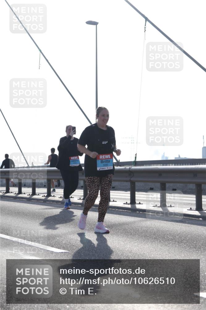 03.10.2026 - Köhlbrandbrückenlauf Tim E. http://msf.ph/oto/10626510 03.10.2026 09:43:51 Position 1 3490 meine-sportfotos.de