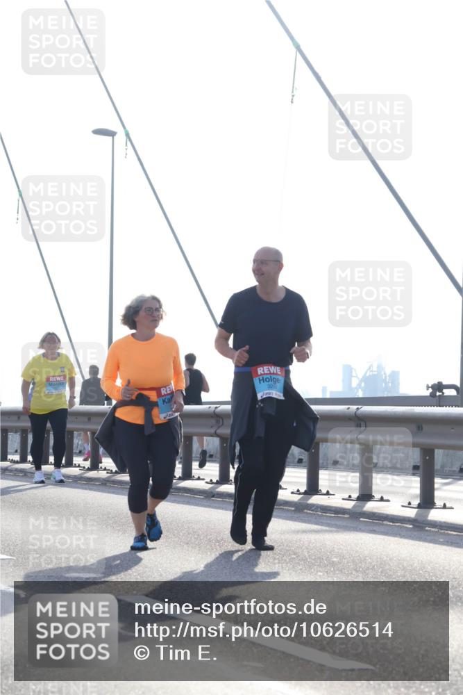03.10.2026 - Köhlbrandbrückenlauf Tim E. http://msf.ph/oto/10626514 03.10.2026 09:43:53 Position 1 328 meine-sportfotos.de