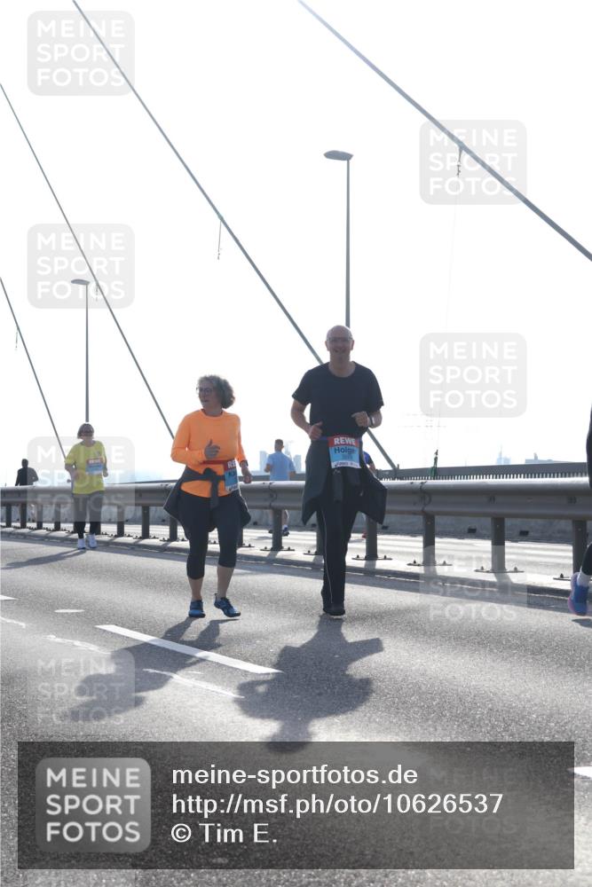03.10.2026 - Köhlbrandbrückenlauf Tim E. http://msf.ph/oto/10626537 03.10.2026 09:43:54 Position 1  meine-sportfotos.de