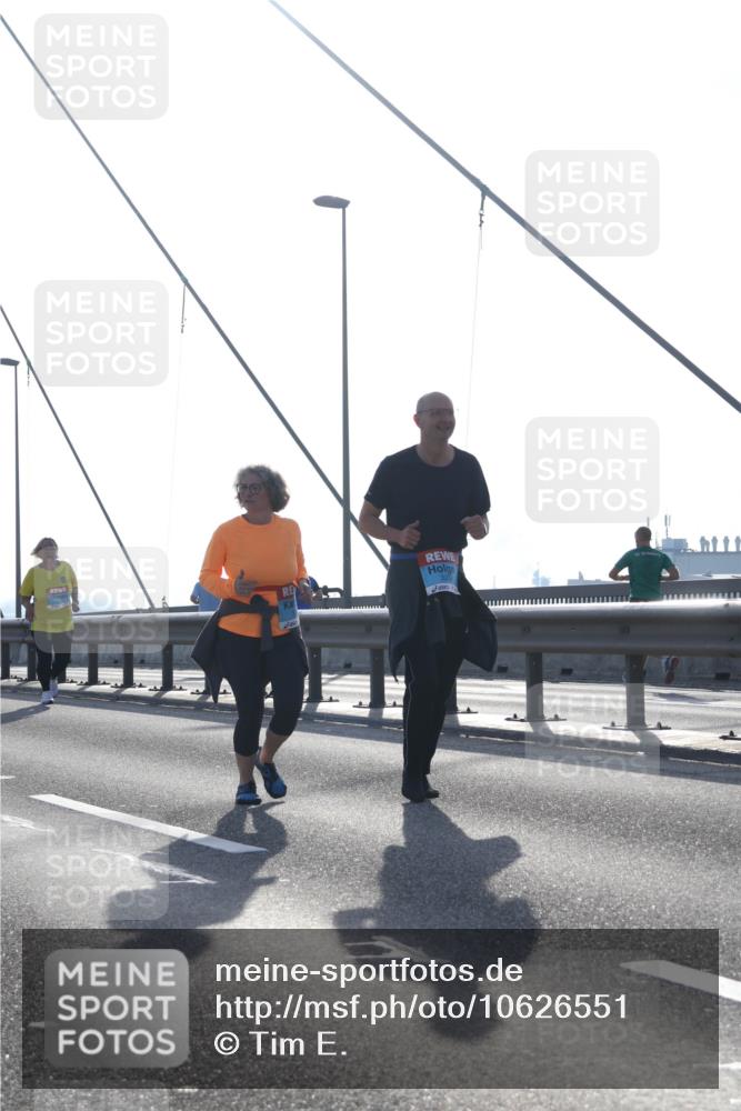 03.10.2026 - Köhlbrandbrückenlauf Tim E. http://msf.ph/oto/10626551 03.10.2026 09:43:55 Position 1  meine-sportfotos.de