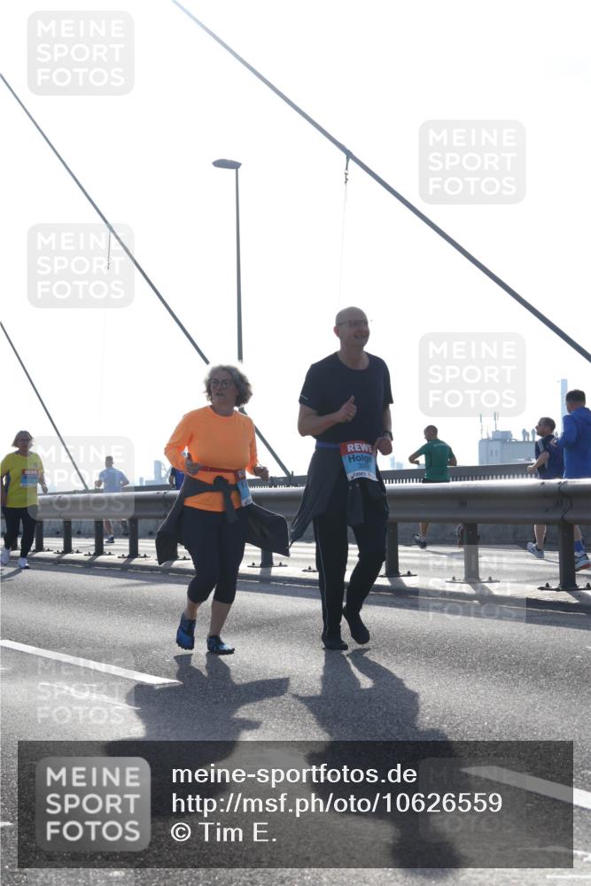 03.10.2026 - Köhlbrandbrückenlauf Tim E. http://msf.ph/oto/10626559 03.10.2026 09:43:55 Position 1  meine-sportfotos.de